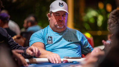 Chris Moneymaker vyhrál svou trofej