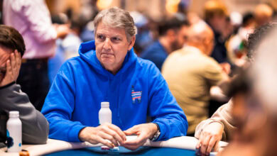 Komentátor WSOP Lon McEachern