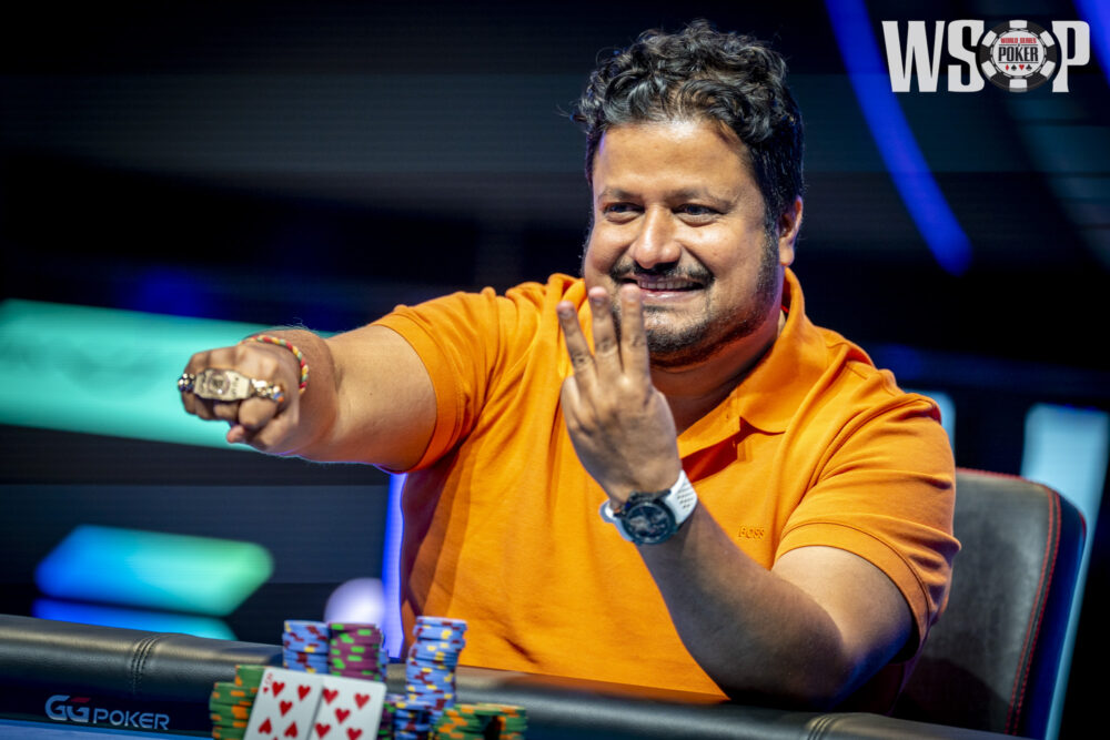 Santhosh Suvarna WSOP26 Lennart Hennig DSC07118 LR